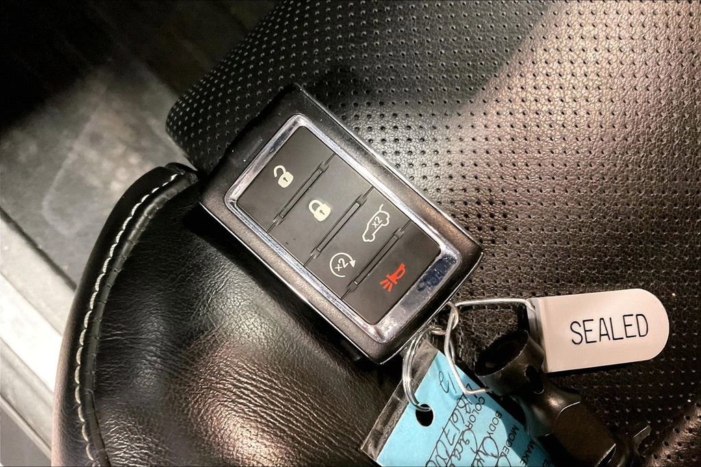 Used 2022 Jeep Grand Cherokee Overland w/ Adv Protech Group III image 13