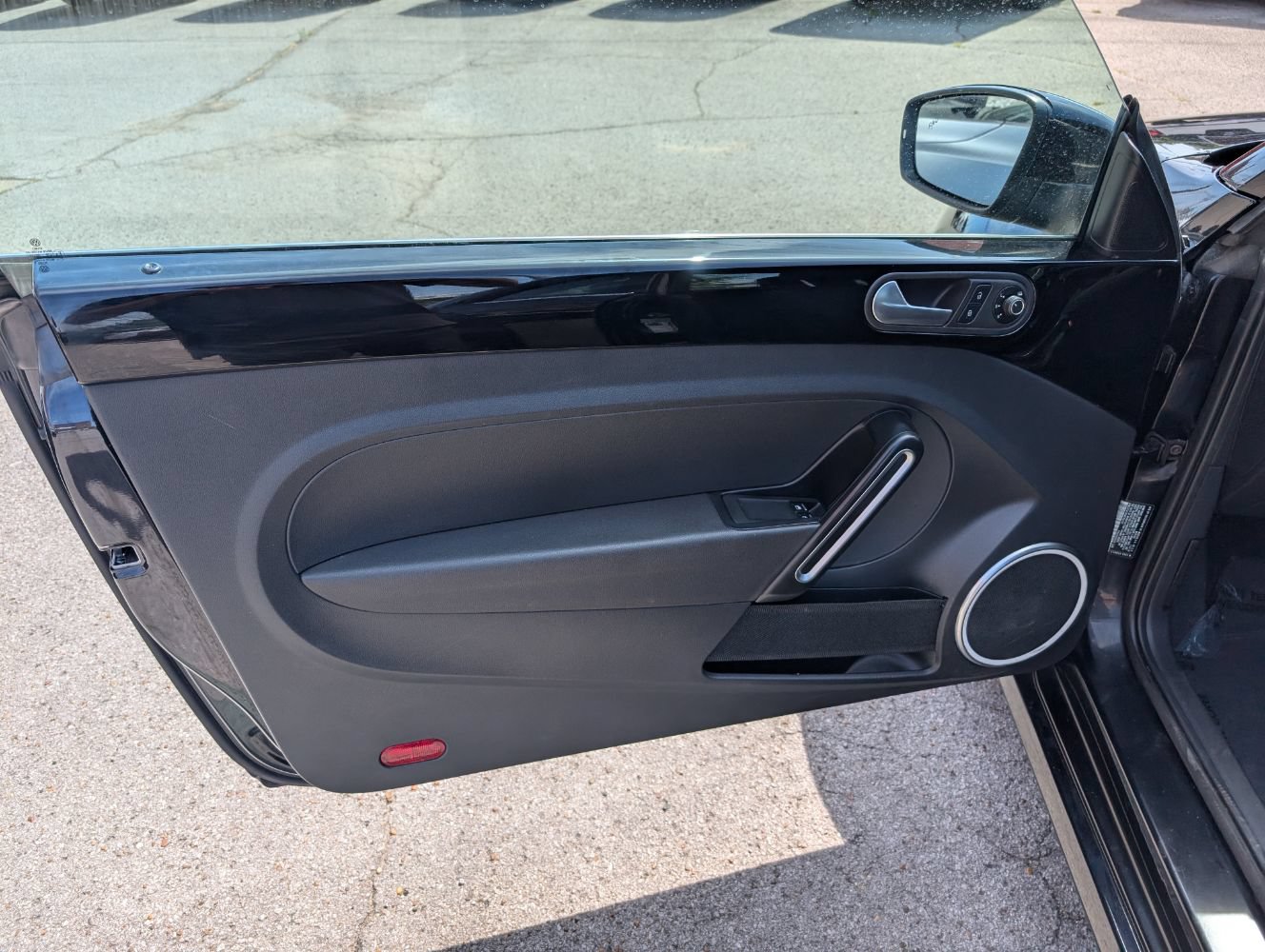 Used 2019 Volkswagen Beetle 2.0T SE FWD image 11