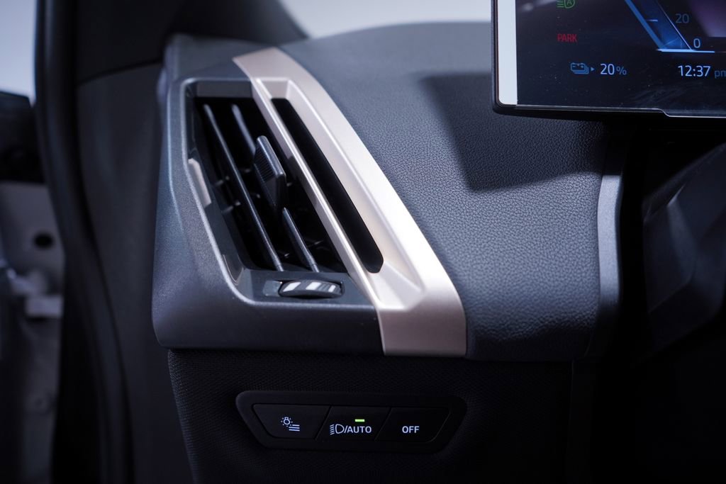 Used 2026 BMW iX xDrive60 w/ Premium Package image 17