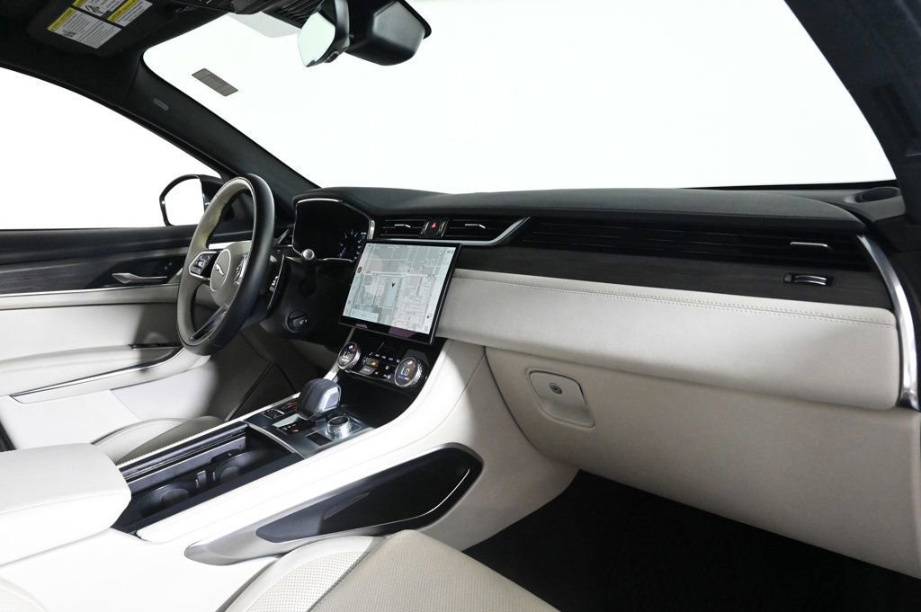 Used 2022 Jaguar F-PACE S image 15