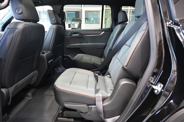 New 2026 GMC Acadia AT4 w/ Luxury Package AWD/4WD image 11
