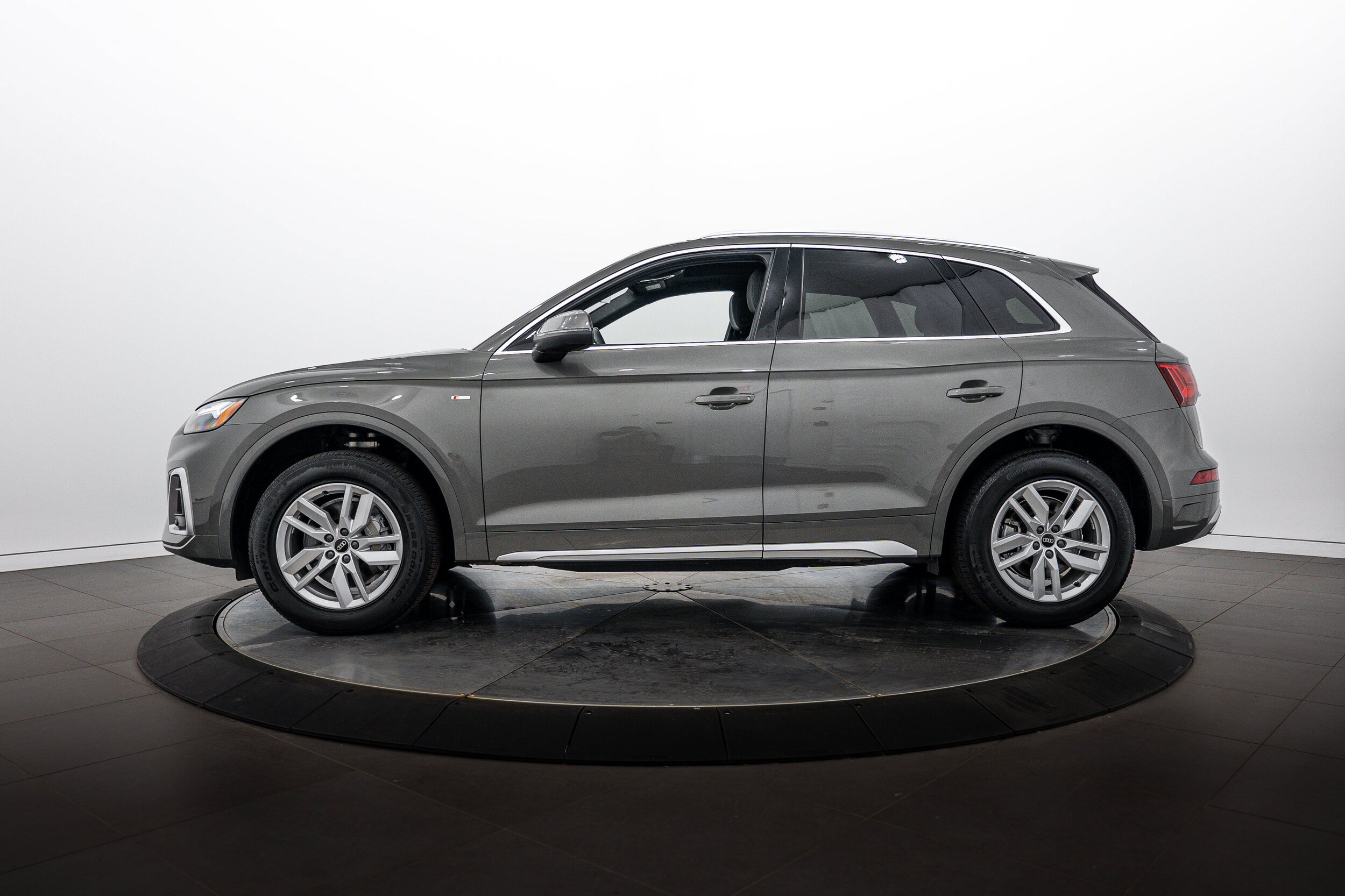 Certified 2023 Audi Q5 2.0T Premium w/ Convenience Package AWD/4WD image 6