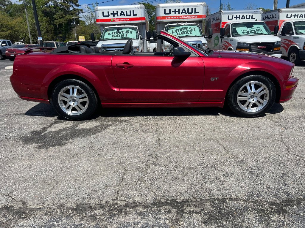 Used 2005 Ford Mustang GT image 2
