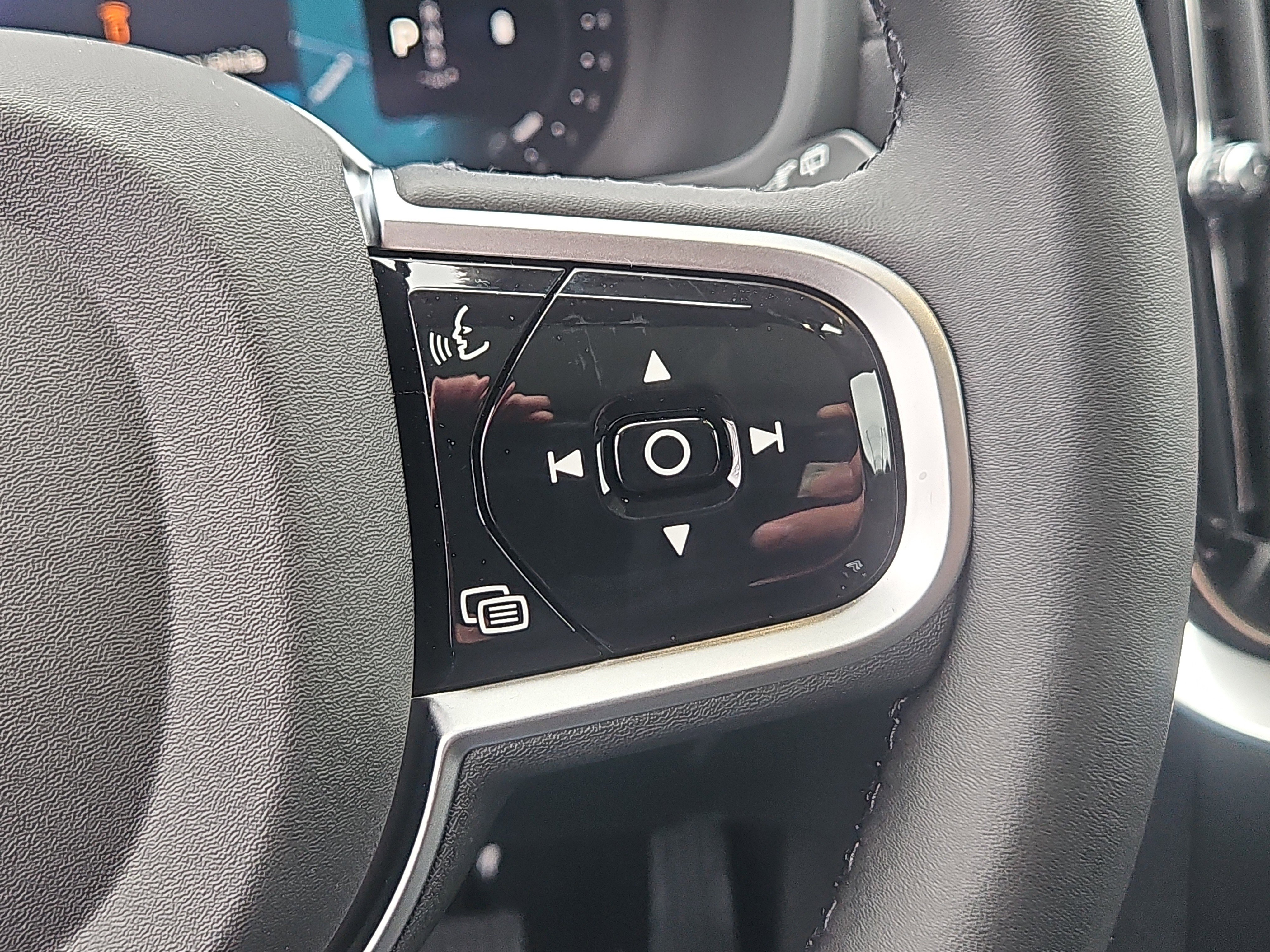 New 2026 Volvo XC90 B6 Ultra w/ Protection Package image 17