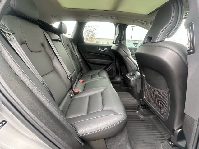 Used 2022 Volvo XC60 B5 Momentum w/ Climate Package image 29
