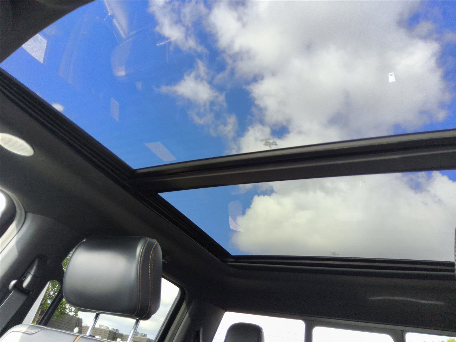 Used 2024 Ford F350 Platinum w/ Tremor Off-Road Package image 18