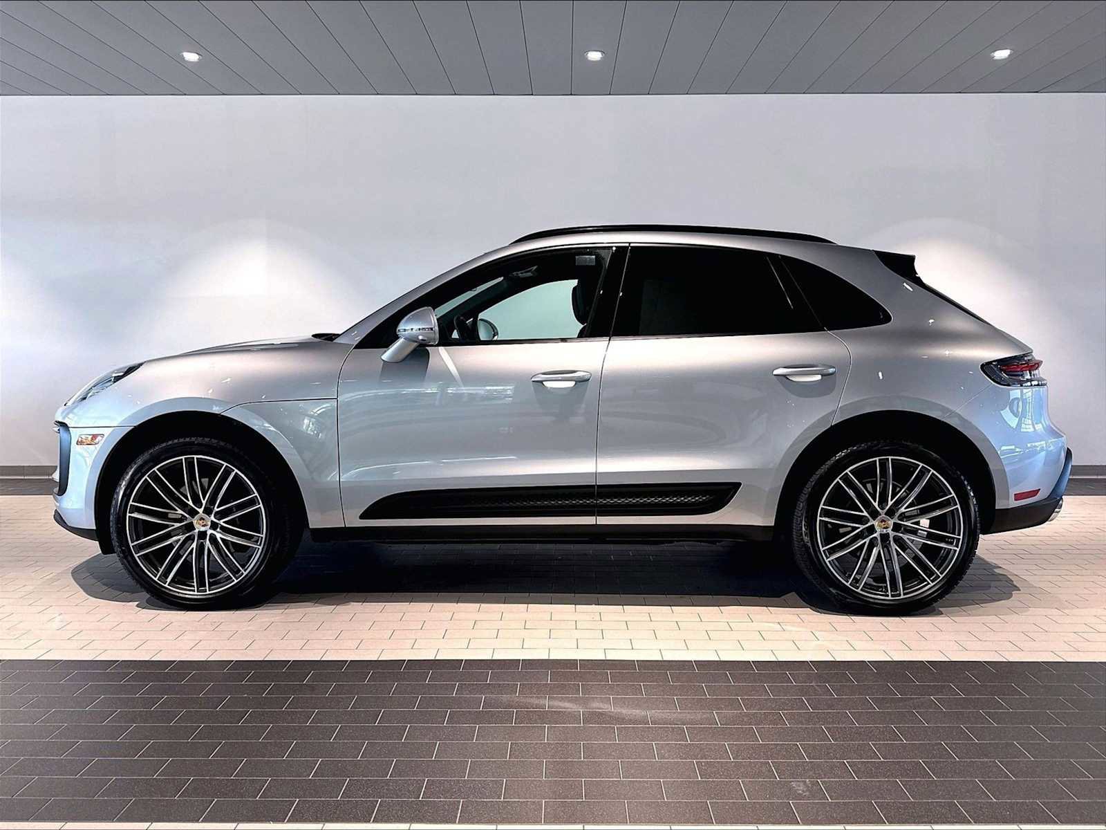 Used 2026 Porsche Macan AWD/4WD image 2