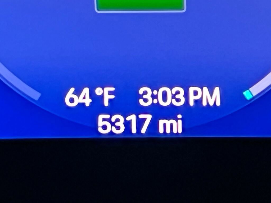 Certified 2025 Porsche Macan Electric image 43