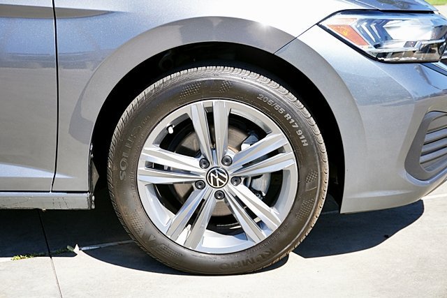 Used 2024 Volkswagen Jetta SE FWD image 14