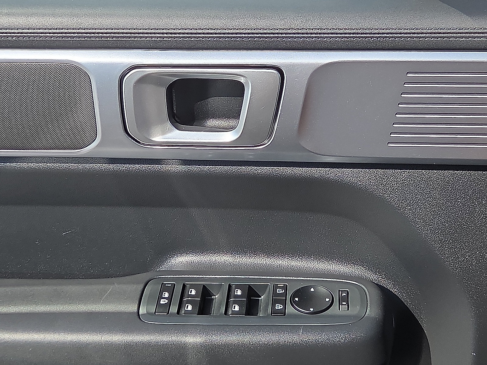 Used 2025 Hyundai Santa Fe SE FWD image 25