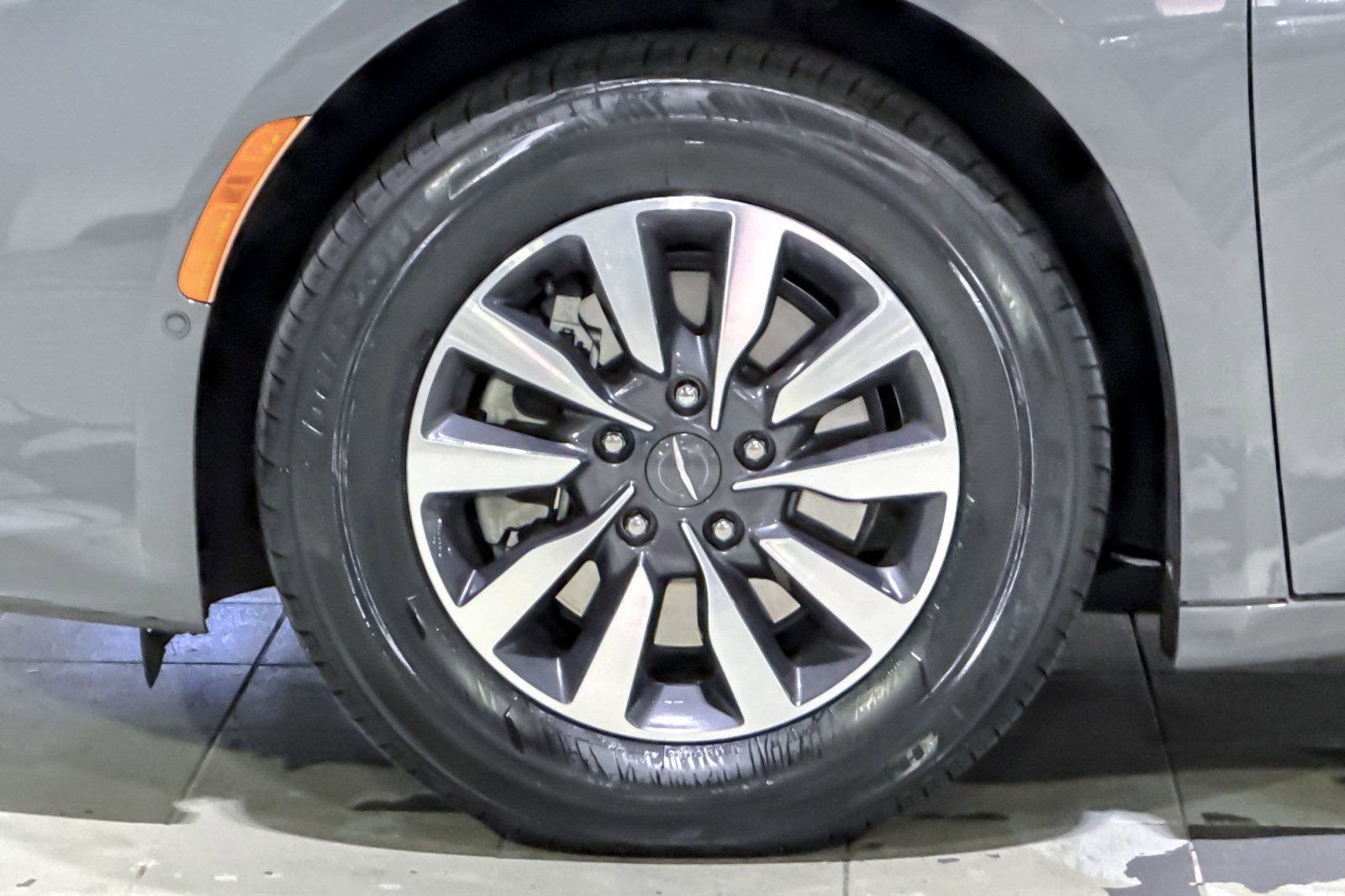 Used 2021 Chrysler Pacifica Limited w/ Premium & Safety Sphere Group image 11