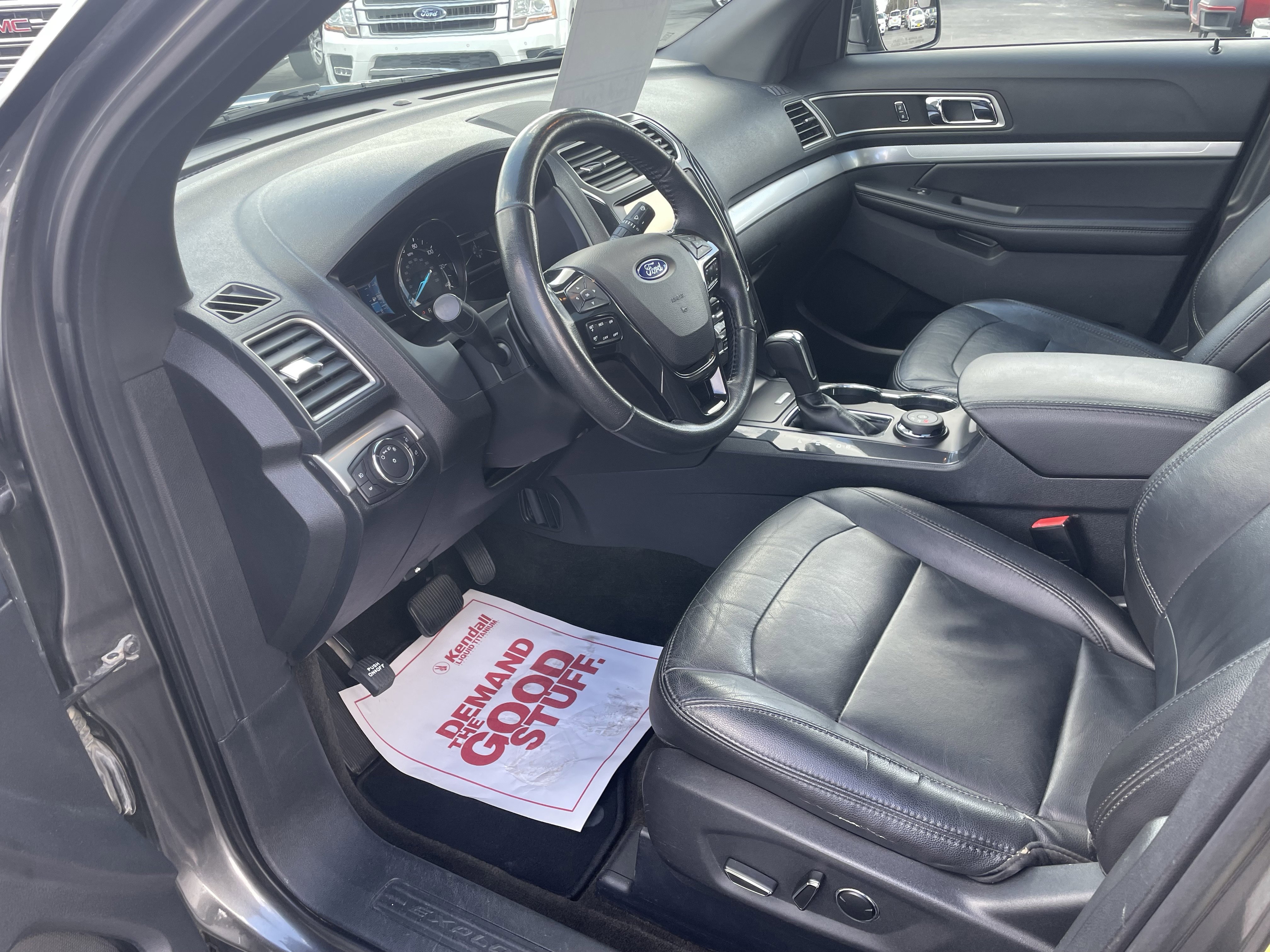 Used 2016 Ford Explorer XLT w/ Equipment Group 202A image 12