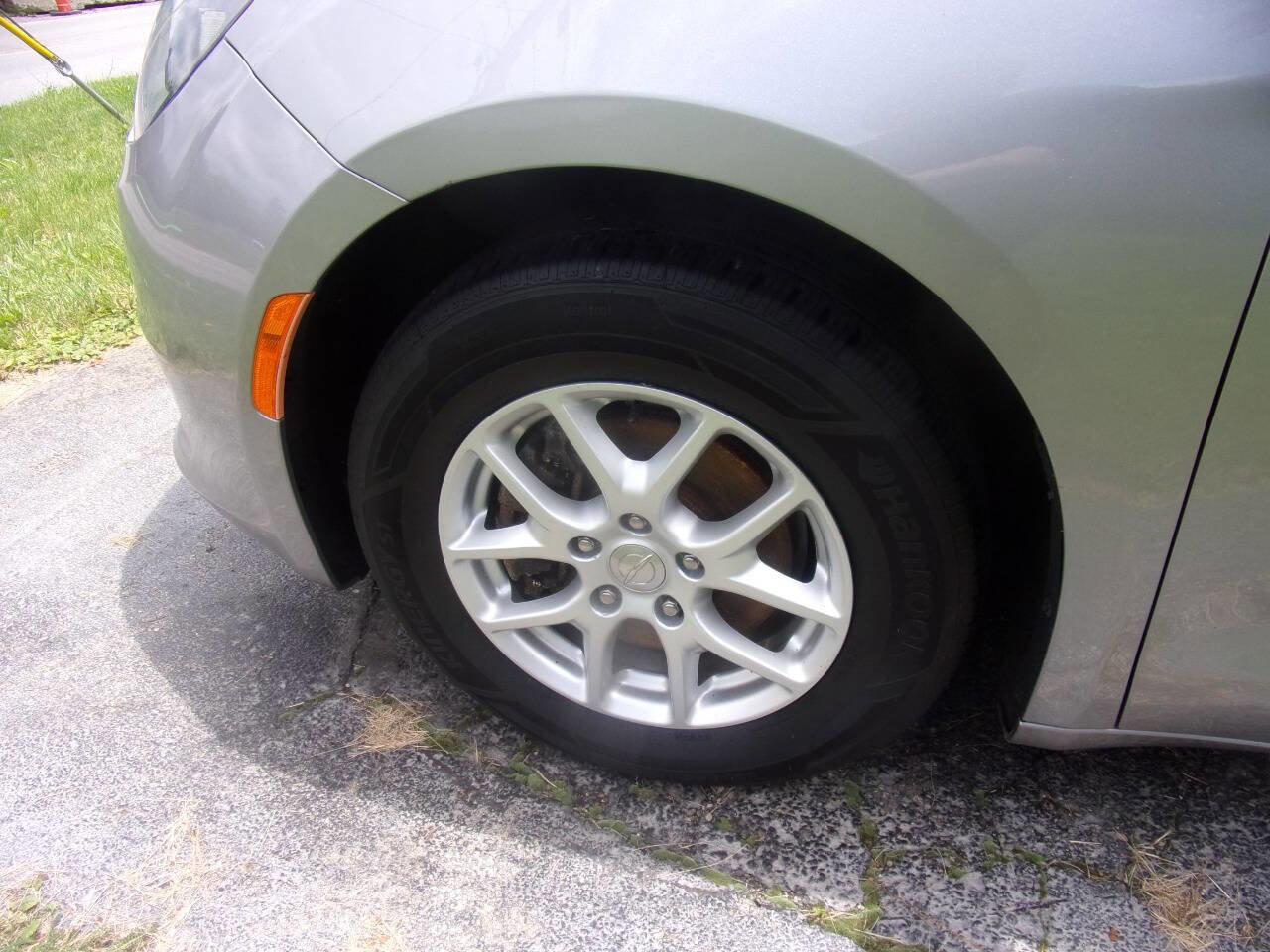 Used 2017 Chrysler Pacifica Touring image 11