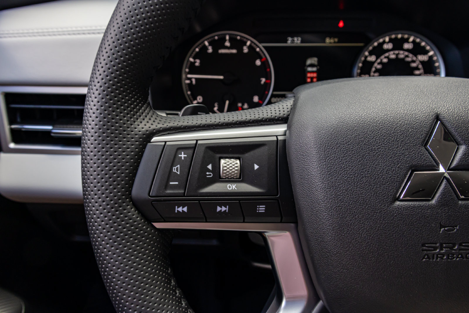 New 2026 Mitsubishi Outlander SE FWD image 24