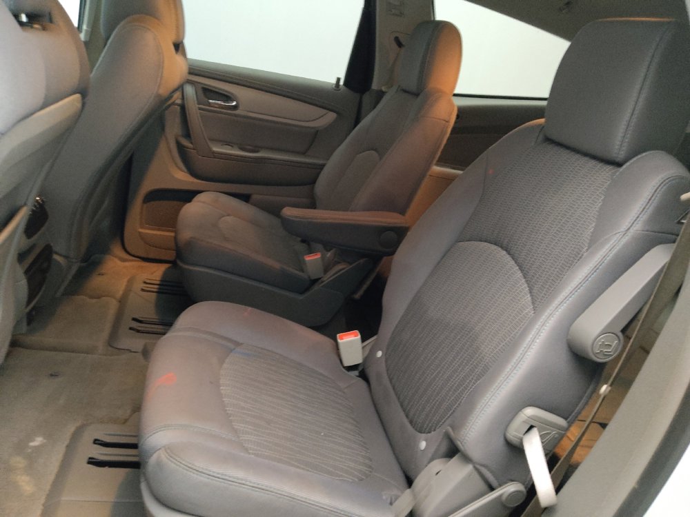 Used 2017 Chevrolet Traverse LT image 18