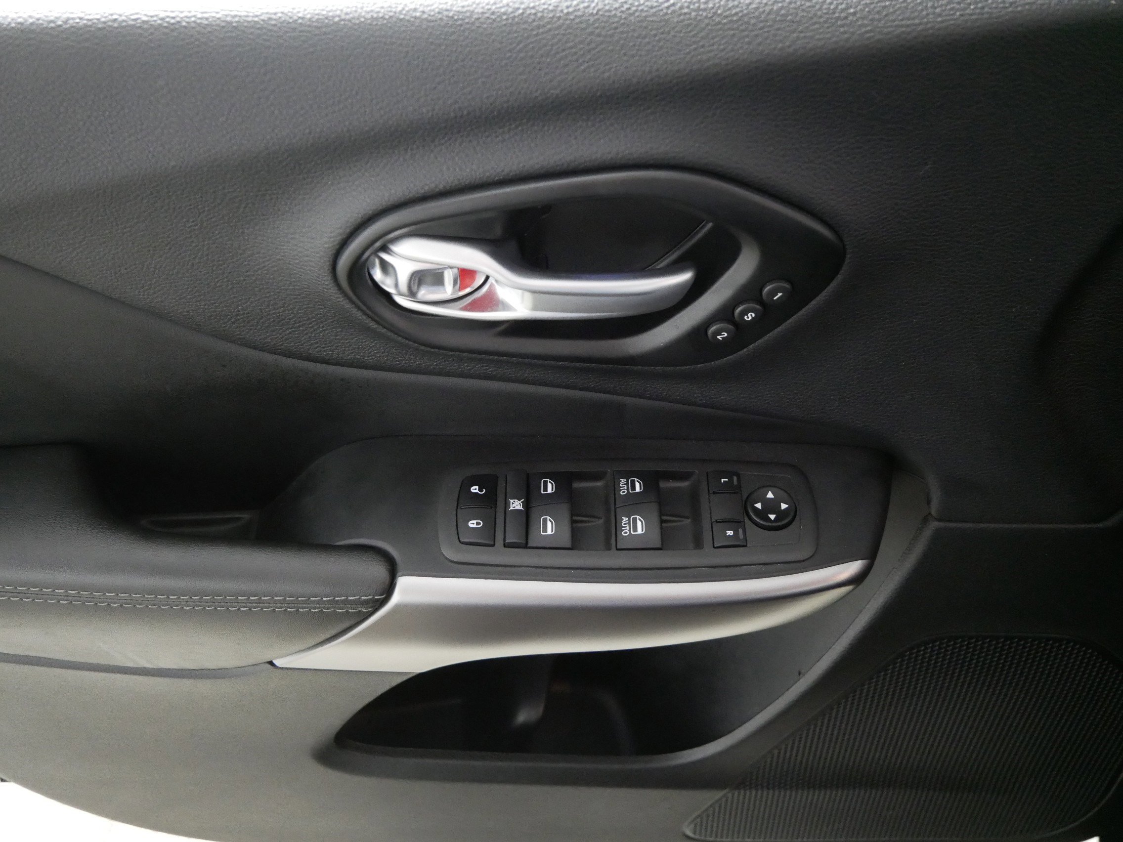 Used 2022 Jeep Cherokee Limited image 19