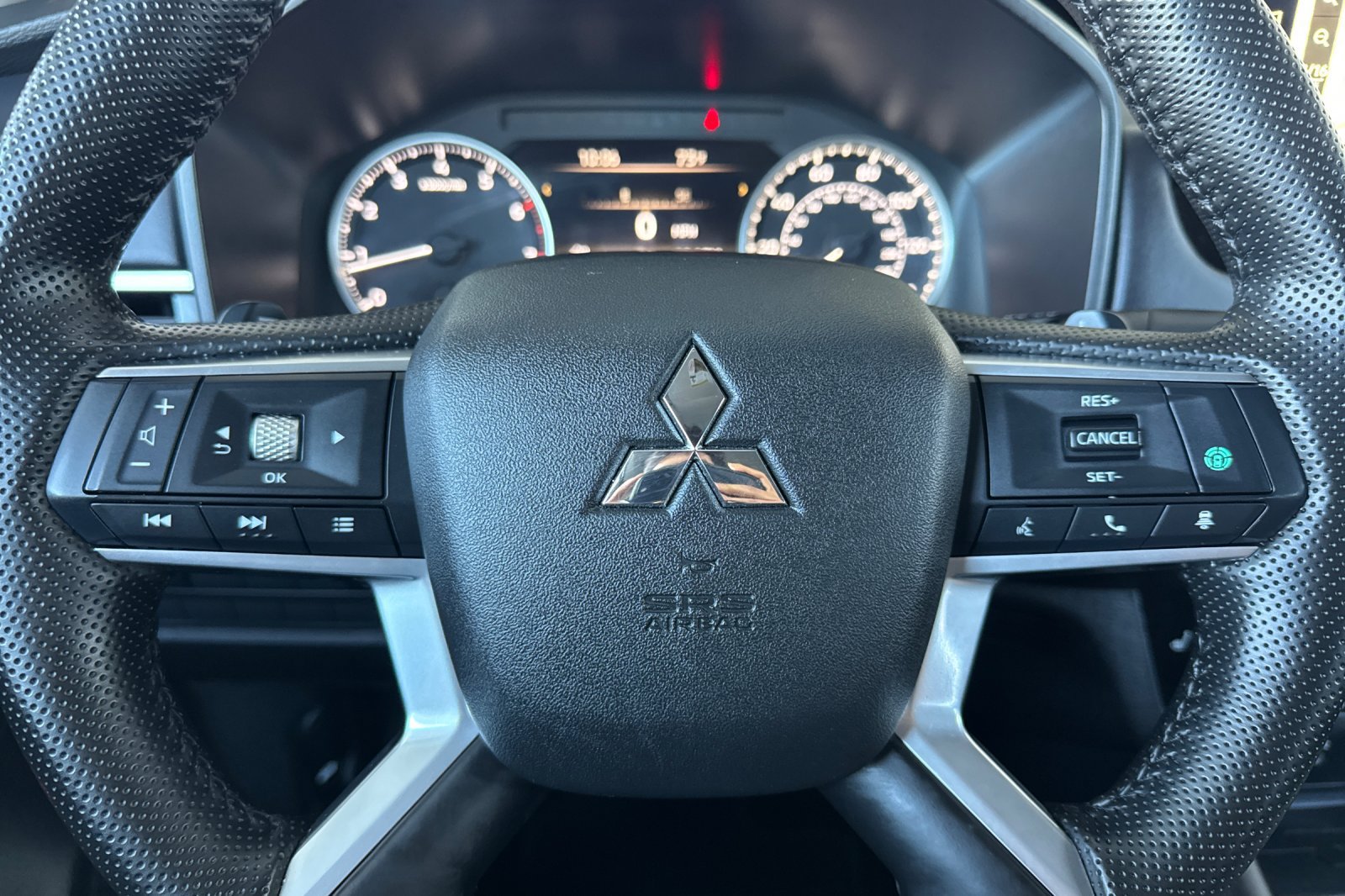 Used 2025 Mitsubishi Outlander SE FWD image 29