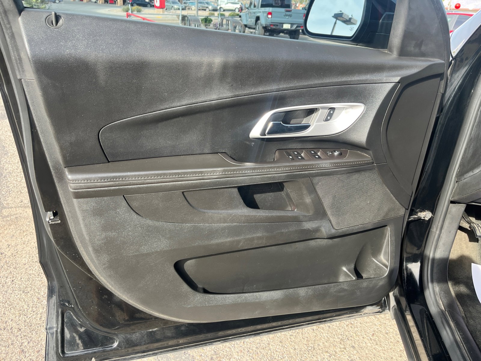 Used 2017 Chevrolet Equinox LT w/ Convenience Package image 13