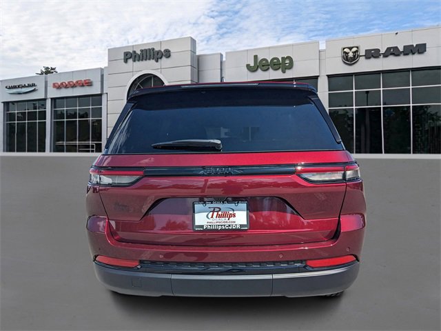 New 2025 Jeep Grand Cherokee Altitude image 5