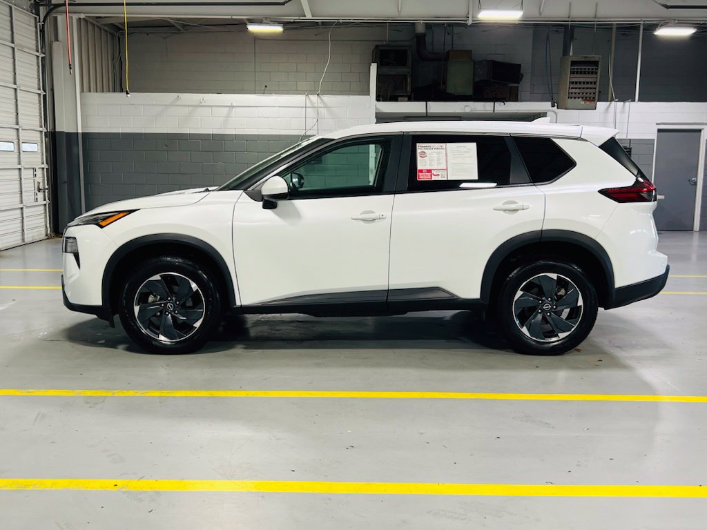 Used 2024 Nissan Rogue SV AWD/4WD image 14