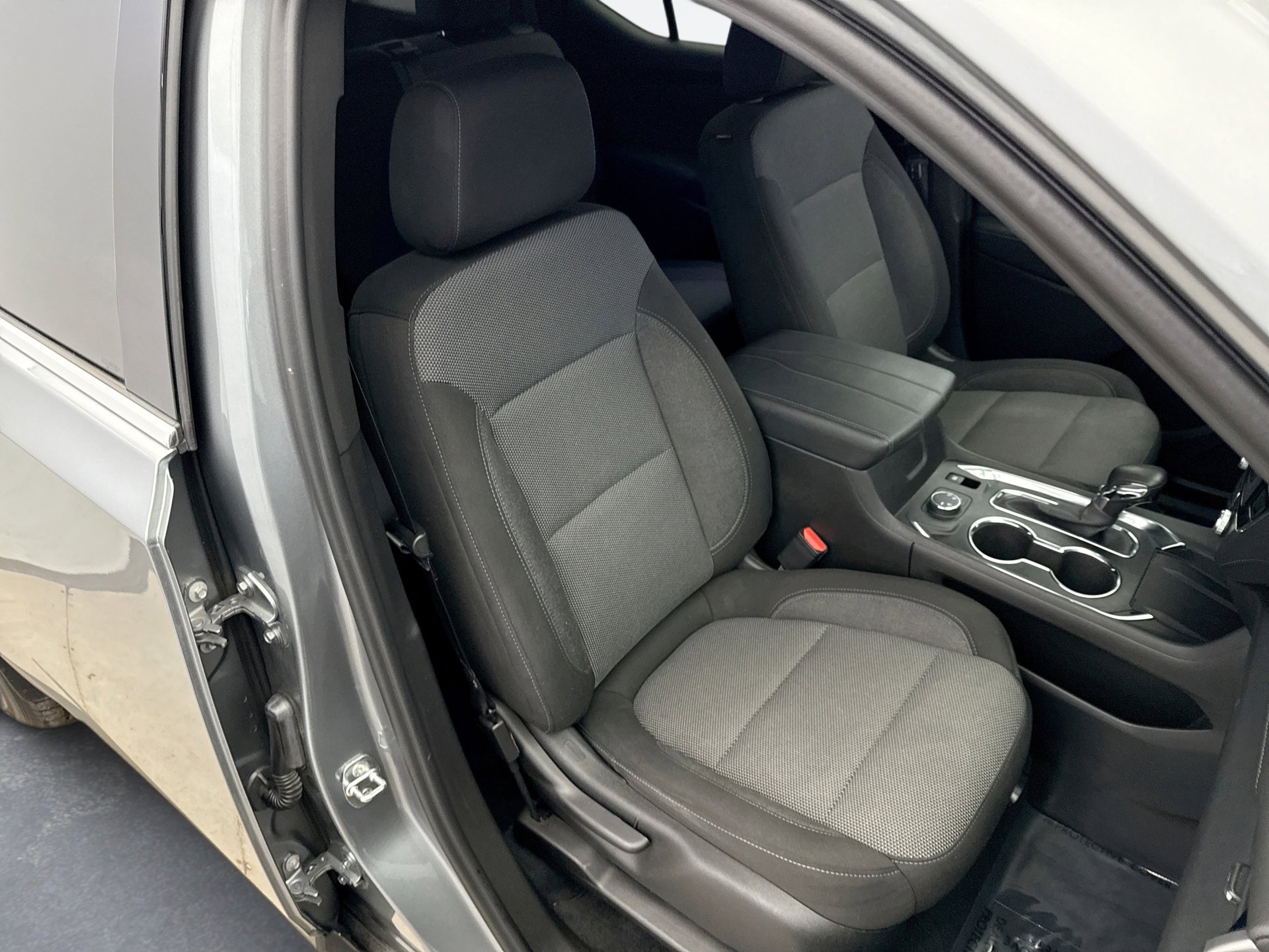 Used 2023 Chevrolet Traverse LT image 16