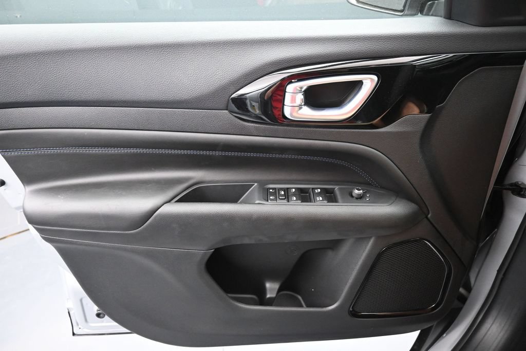 New 2026 Jeep Compass Latitude AWD/4WD image 17