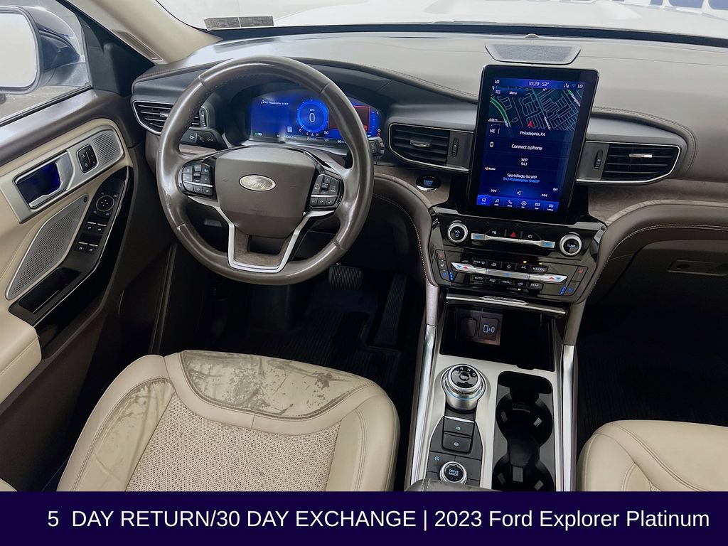 Used 2023 Ford Explorer Platinum w/ Technology Package AWD/4WD image 29