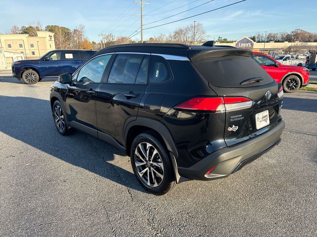 Used 2025 Toyota Corolla Cross XLE image 5