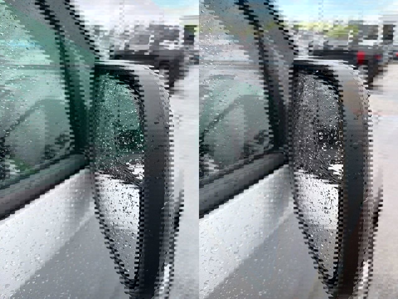 Used 2018 Ford Explorer XLT image 25