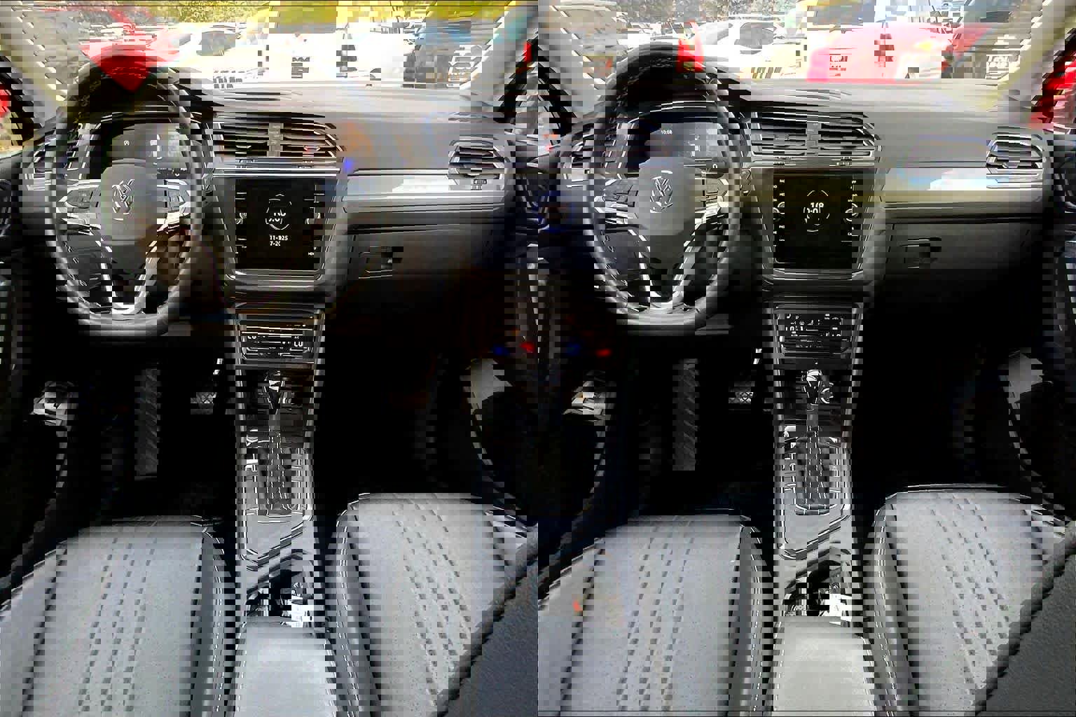 Used 2024 Volkswagen Tiguan SE image 14