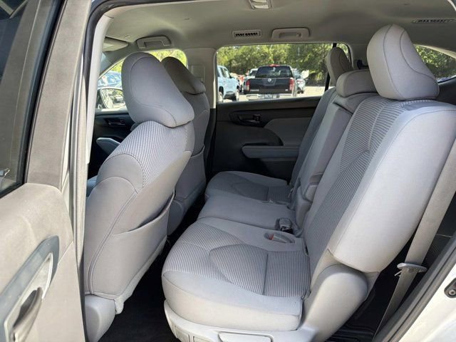 Used 2023 Toyota Highlander L image 14