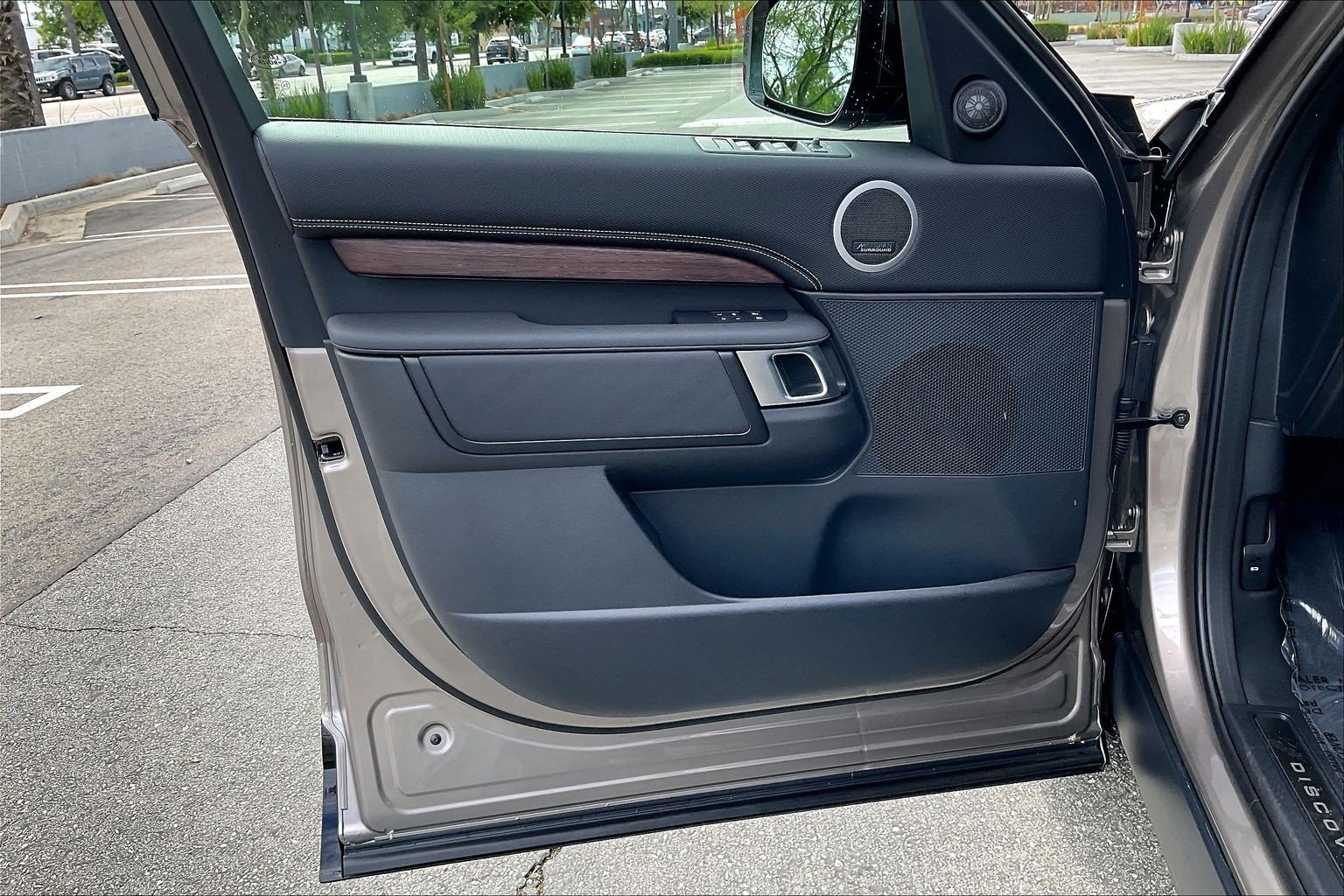 New 2026 Land Rover Discovery Dynamic SE AWD/4WD image 14