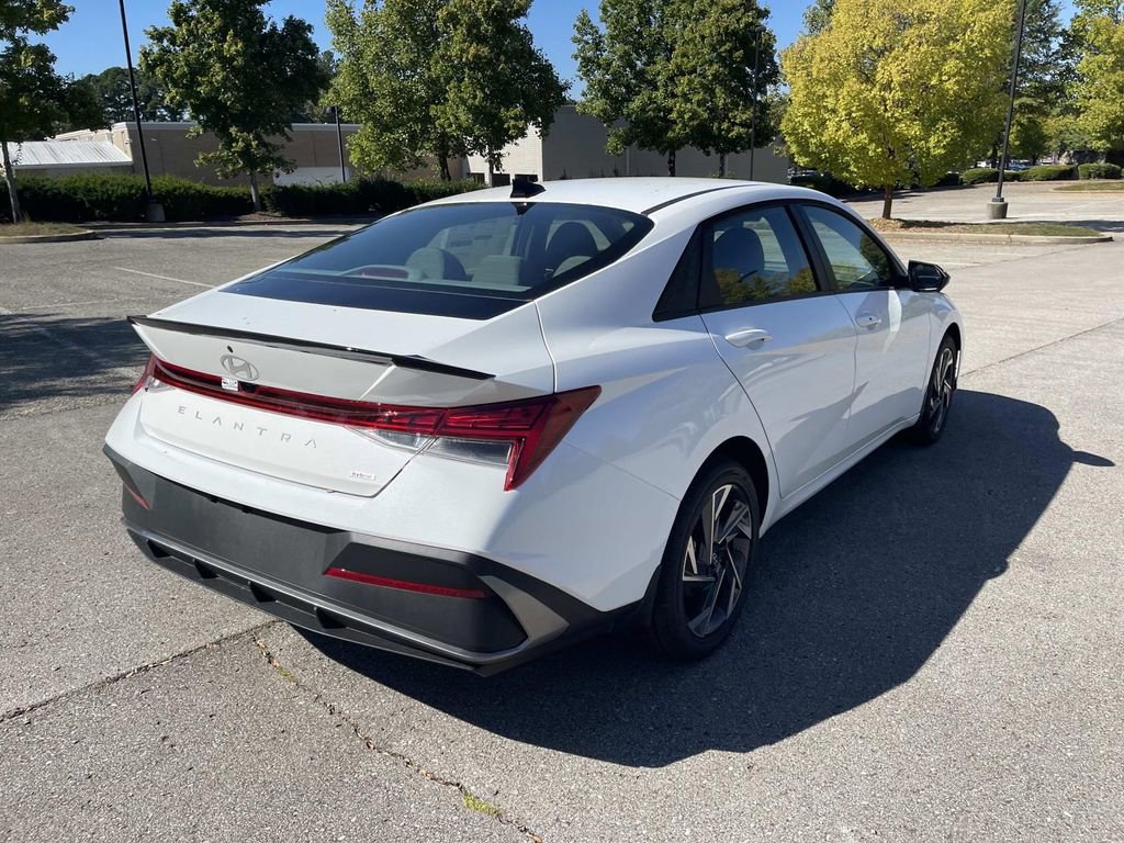 New 2025 Hyundai Elantra SEL image 3