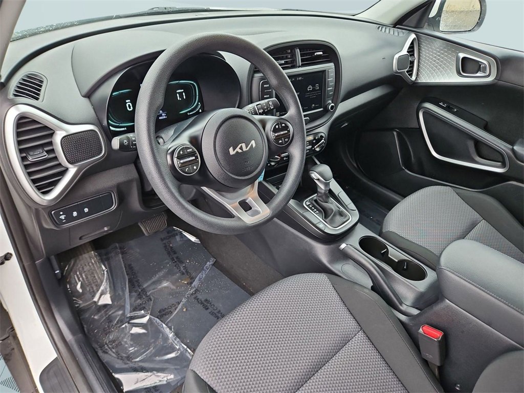 Used 2024 Kia Soul LX w/ Option Group 015 image 13