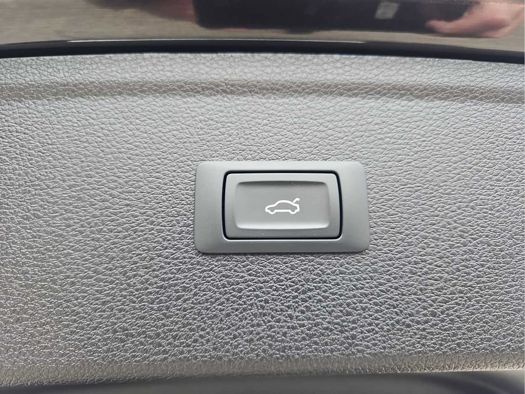 Certified 2024 Audi Q5 e Premium AWD/4WD image 33