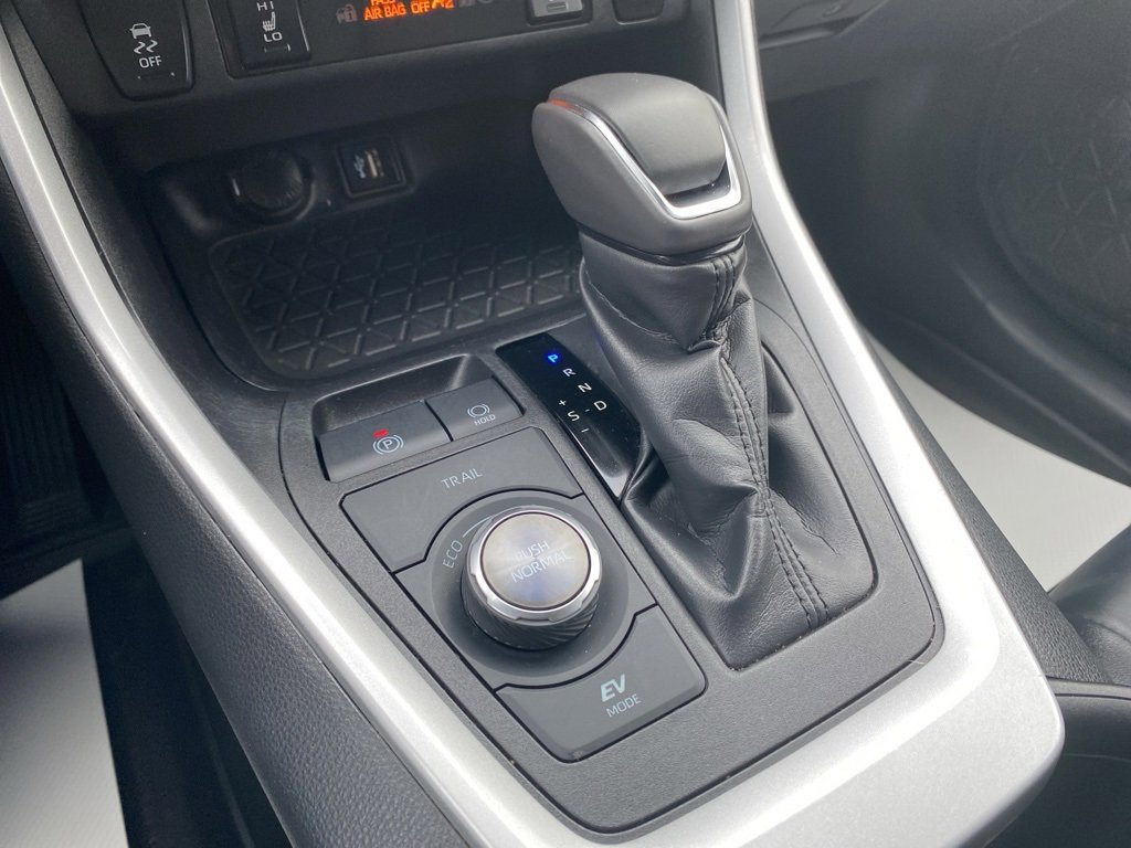 Used 2024 Toyota RAV4 XSE w/ Weather Package image 32