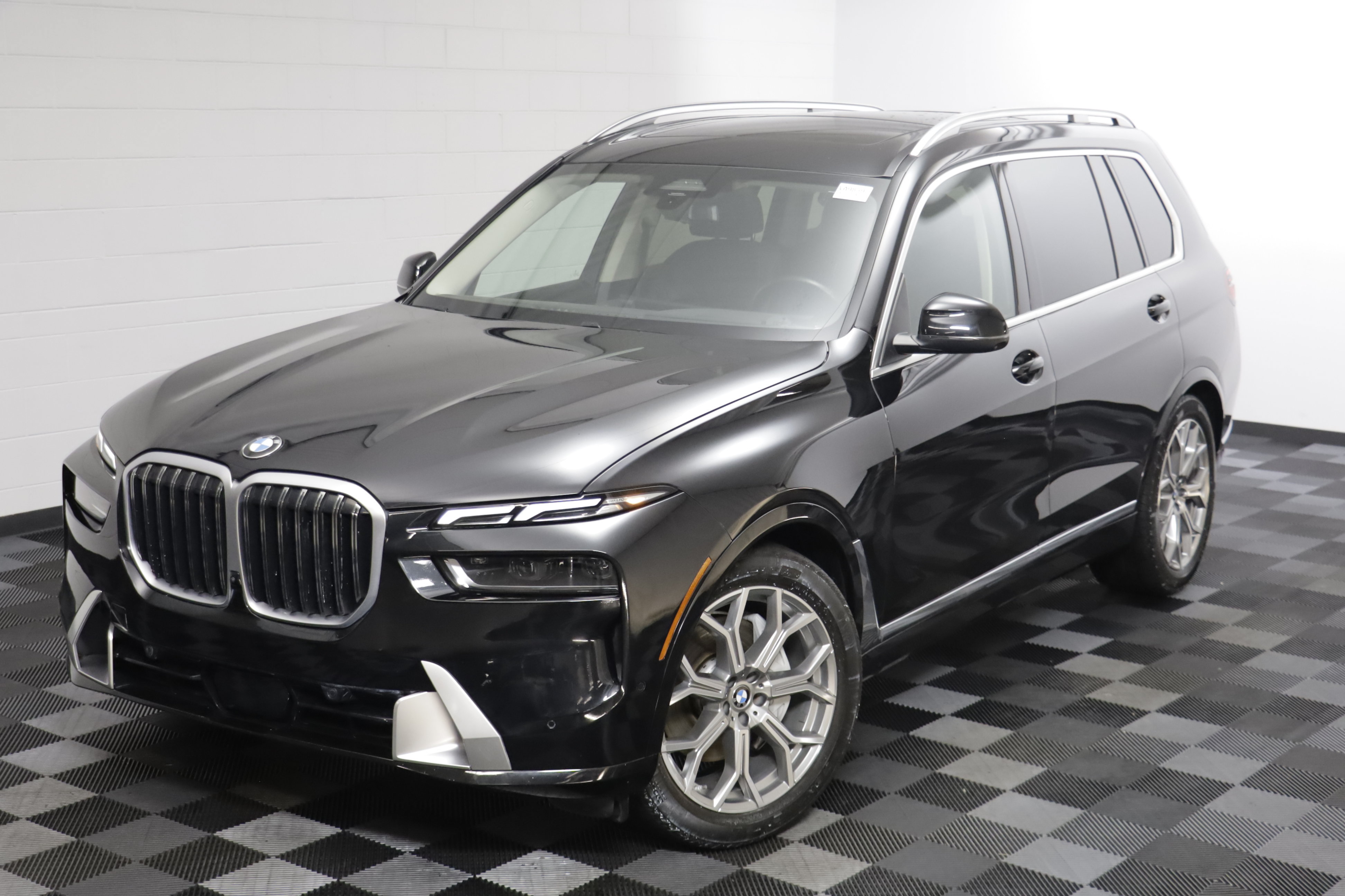 Used 2023 BMW X7 xDrive40i w/ Premium Package AWD/4WD image 2