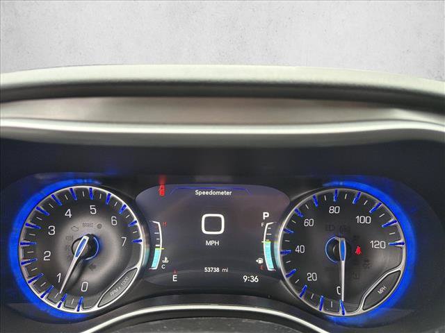 Used 2025 Chrysler Pacifica Select FWD image 13