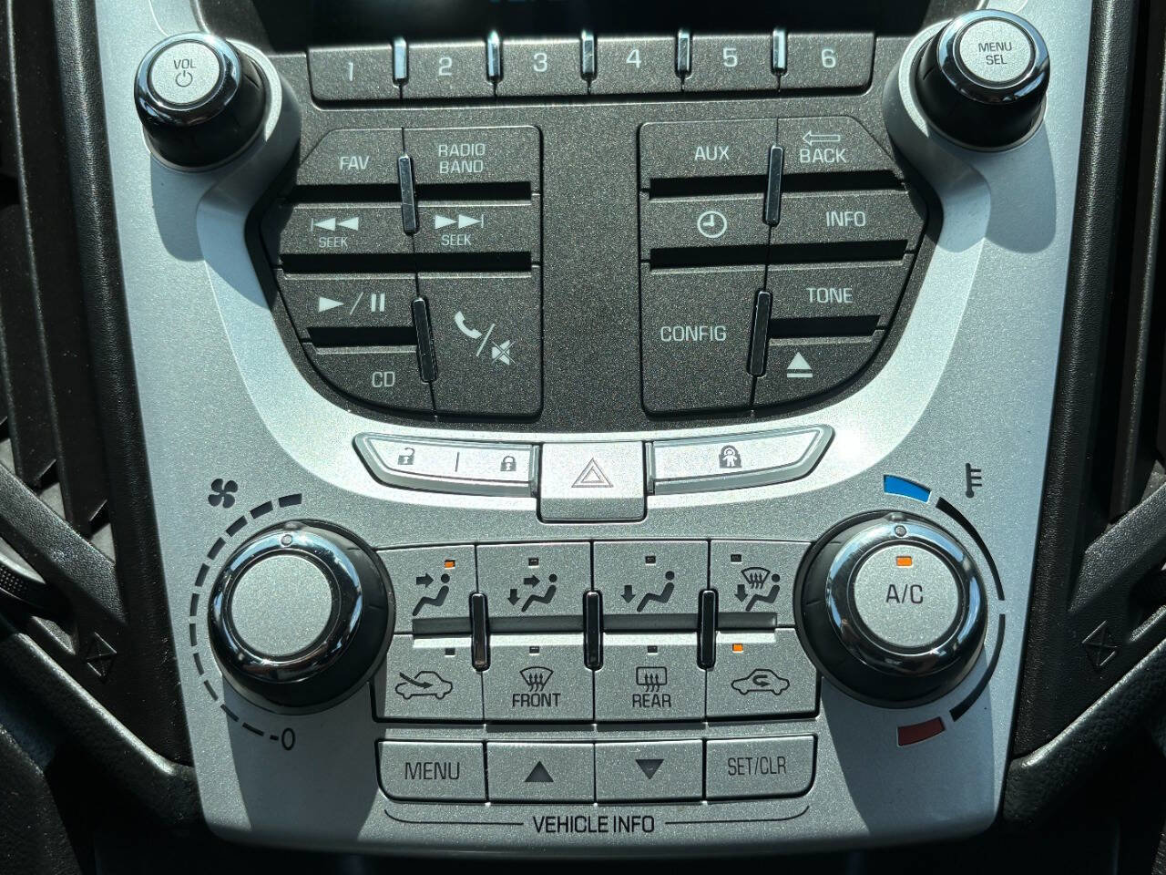 Used 2015 Chevrolet Equinox LS FWD image 11