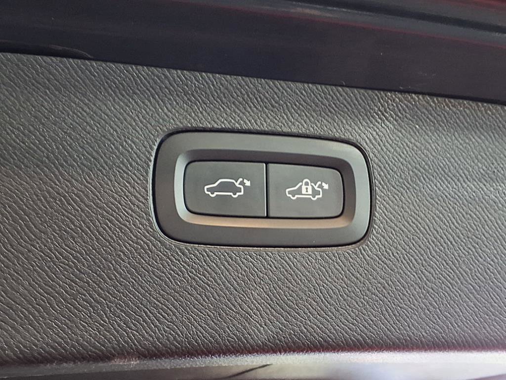 Used 2023 Volvo XC90 B6 Plus image 7