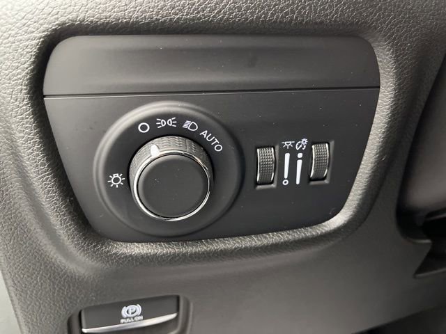 Used 2024 Jeep Grand Cherokee L Laredo image 34