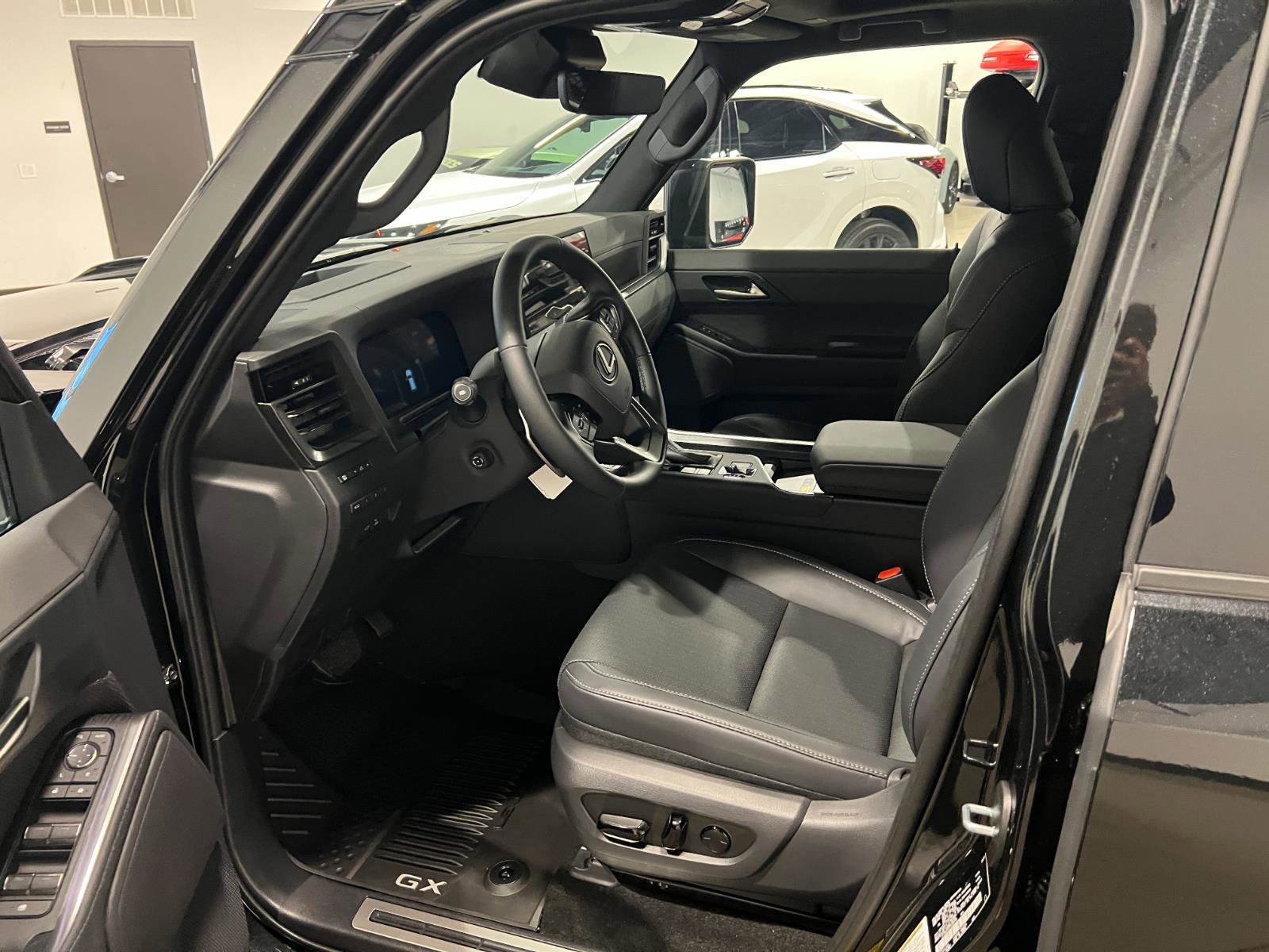 Used 2026 Lexus GX 550 w/ Accessory Package (2T) AWD/4WD image 10