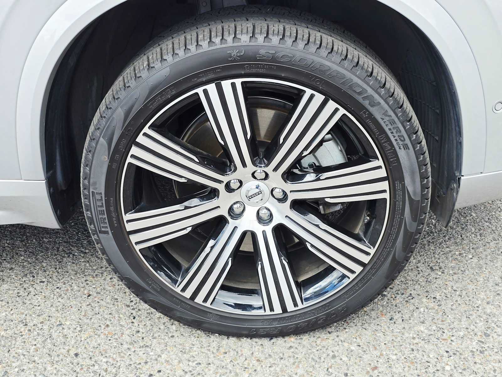 Certified 2025 Volvo XC90 T8 Plus w/ Protection Package Premier AWD/4WD image 9