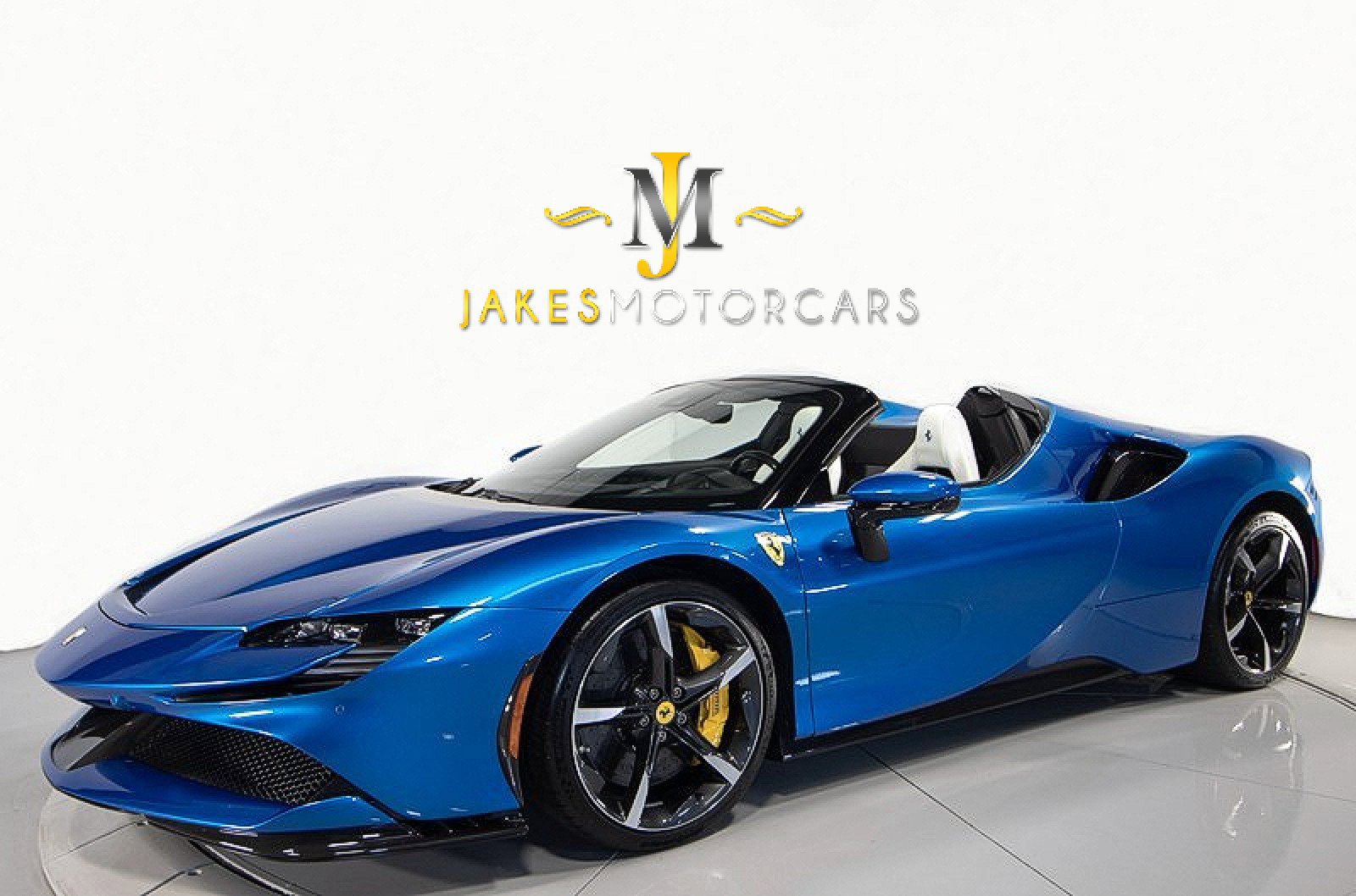 Used 2024 Ferrari SF90 Spider image 1