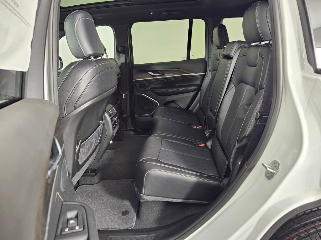 New 2026 Jeep Grand Cherokee Limited AWD/4WD image 35
