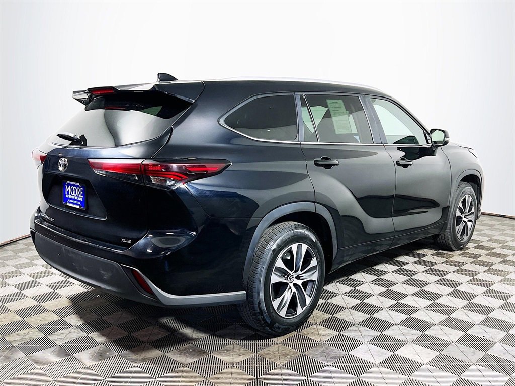 Certified 2024 Toyota Highlander XLE image 8
