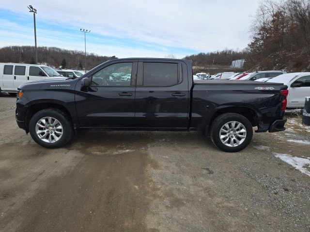 Used 2022 Chevrolet Silverado 1500 Custom image 2