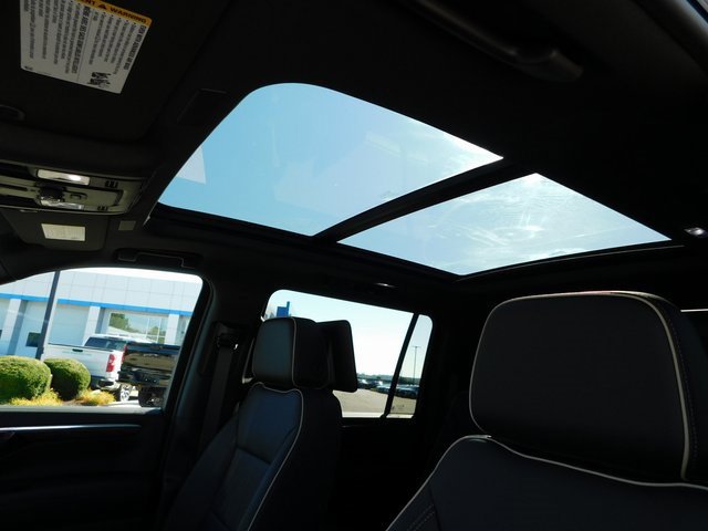New 2025 Chevrolet Suburban Premier image 13