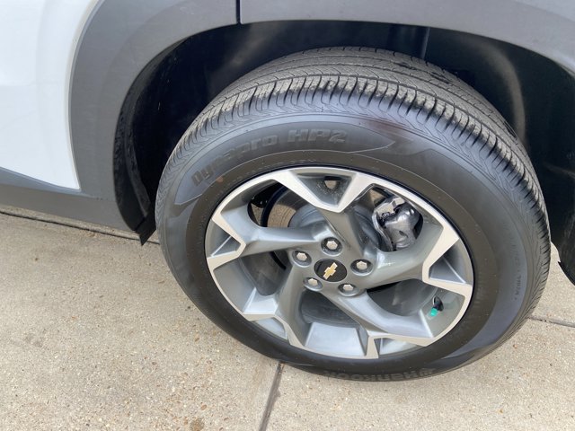 Used 2025 Chevrolet Trax LT w/ LT Convenience Package FWD image 30