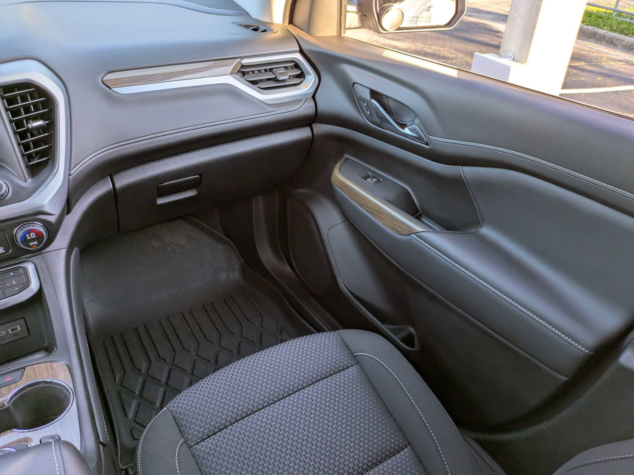 Used 2023 GMC Acadia SLE w/ Driver Convenience Package FWD image 18